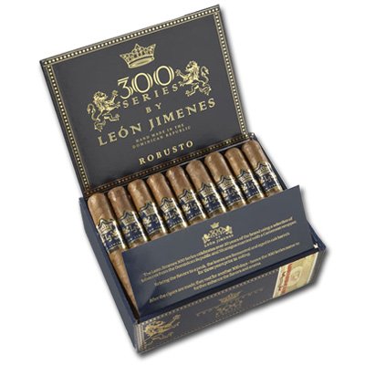 Torcedorcigar-Leon-Jimenes-300-Serie-Robusto